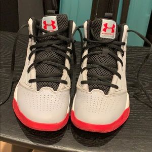 Under Armour Boys Basketball Shoes Size 4Y